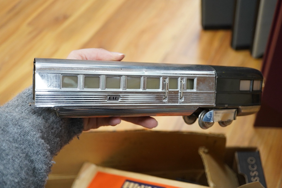 A boxed Lionel 0 gauge ‘Flying Yankee’ train set, comprising of a streamlined articulated diesel locomotive No.616, and three articulated chrome bogie cars; two No.617 and an observation car No.618, together with a boxed